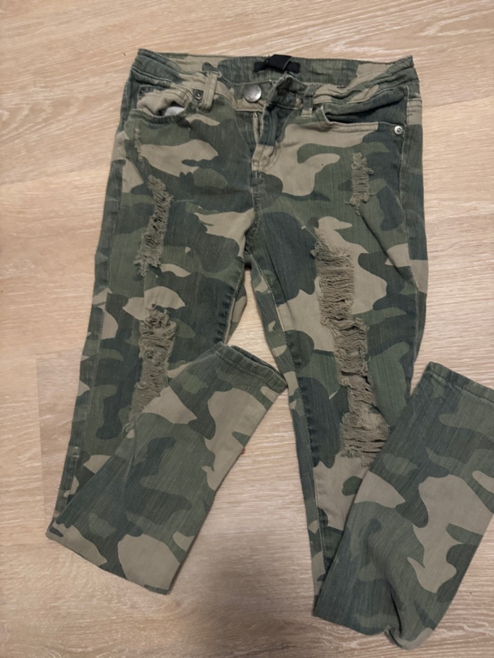 Forever 21  Women’s Skinny Jeans - Green Camo